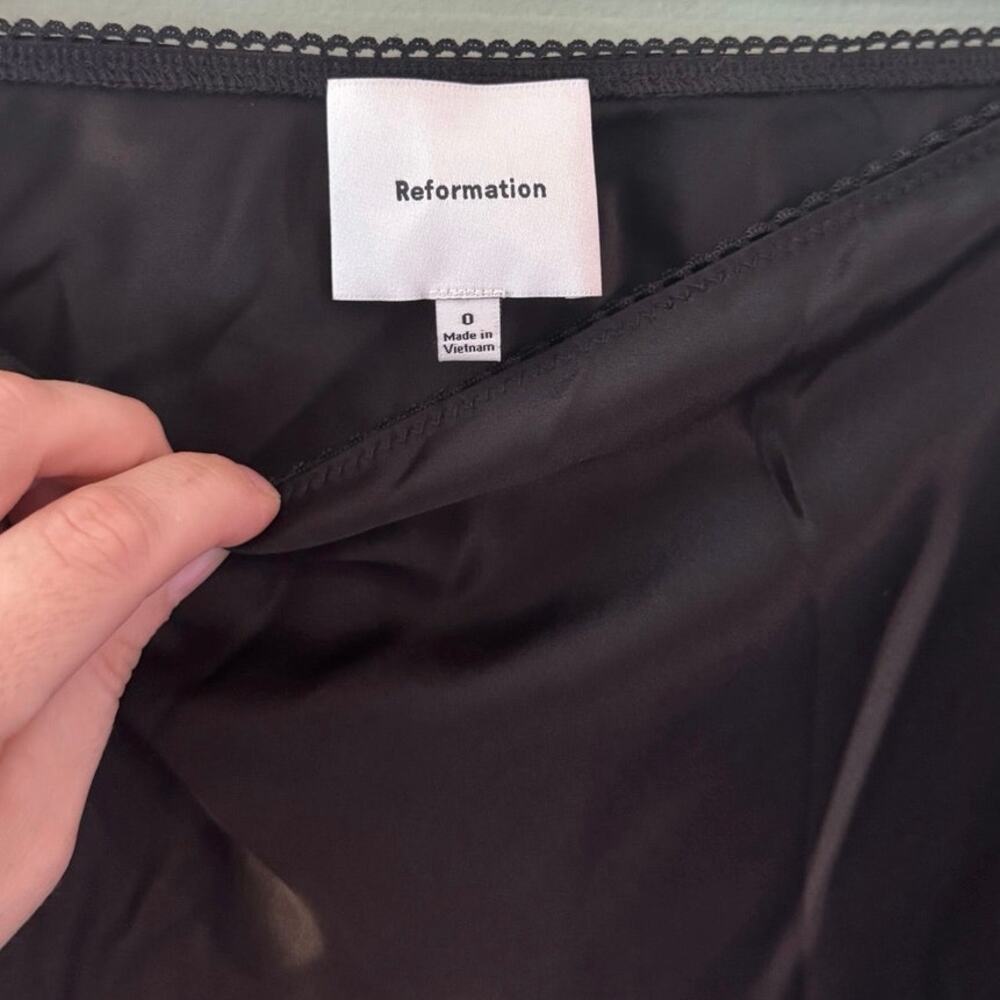 REFORMATION Neera Satin Slip Skirt Size 0 Black Mini Skirt Lace Trimmed Sexy EUC - Picture 3 of 6